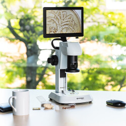 Bresser Analyth LCD Microscope - 2